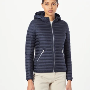 Colmar jacka fodrad  - Säljer denna fina colmar jacka, i den mörkare blå färgen. Det är slitningar i ena jackfickan därav priset (kan skicka bilder privat). 