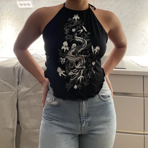 Topp - Svart topp med öppen rygg. Köpt utomlands