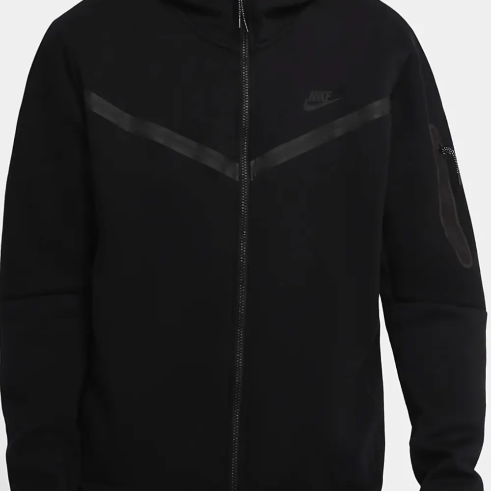 Het ny oanvänd Nike Tech tröja i svart pris går att få billigare . Hoodies.