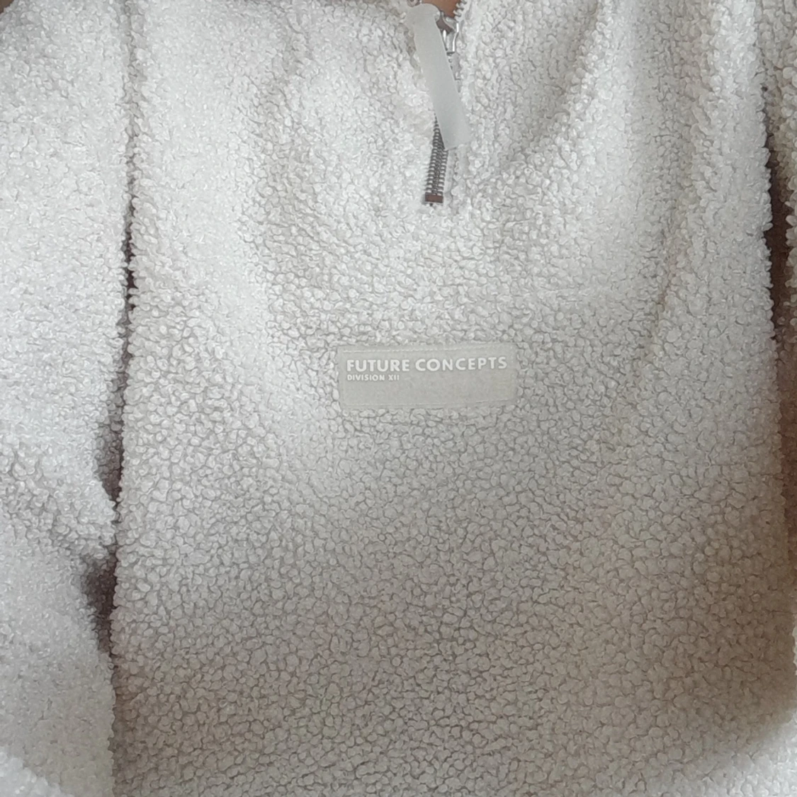 Fluffig vit tjocktröja - 90