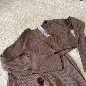 Seamless mysset från Zara  - Brunt seamless set med leggings och topp från zara, mjukt och stechigt material