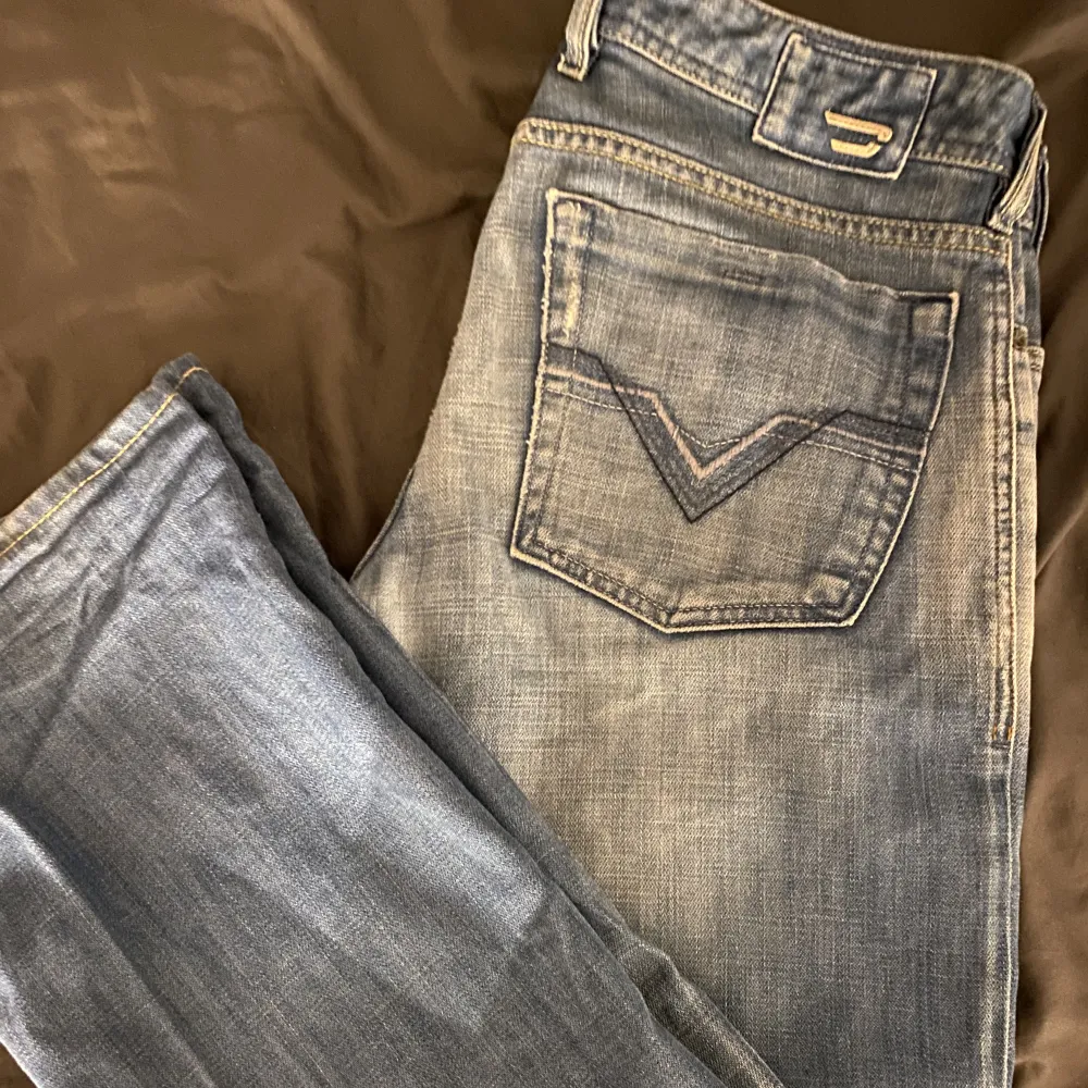 Dom är i ganska bra skick och passar härligt. Jeans & Byxor.