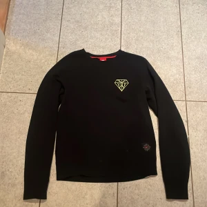 Nike hoodie (kobe bryant) - Säljer min Nike hoodie. Använd ett par gånger men ändå i fint skick. Storlek S. Nypris 600kr