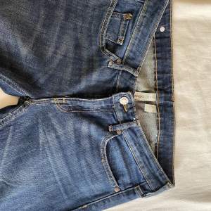 Jätte fina bootcut jeans,andvända fåtal gånger.super bra skick!👌🏼kom privat för fler bilder eller frågor!💞(köparen står för frakten‼️)pris kan diskuteras!