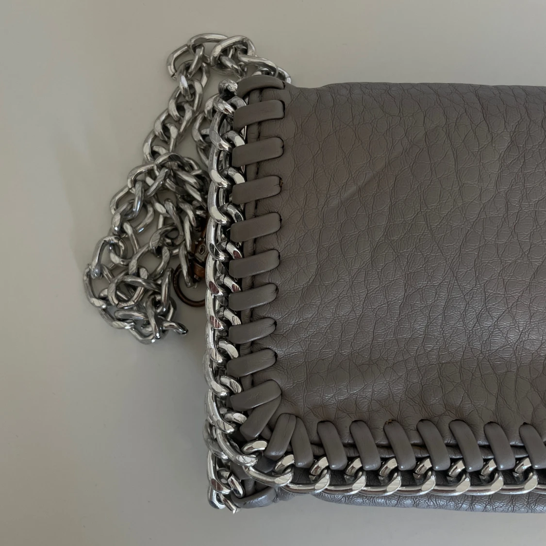 Grå handväska  - 90