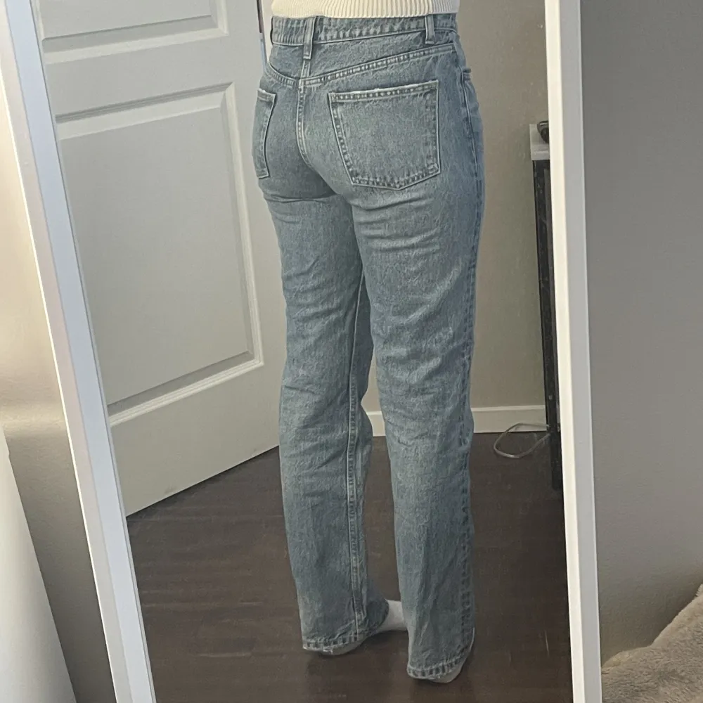 Säljer dessa midwaist zara jeans i storlek 38.. Jeans & Byxor.