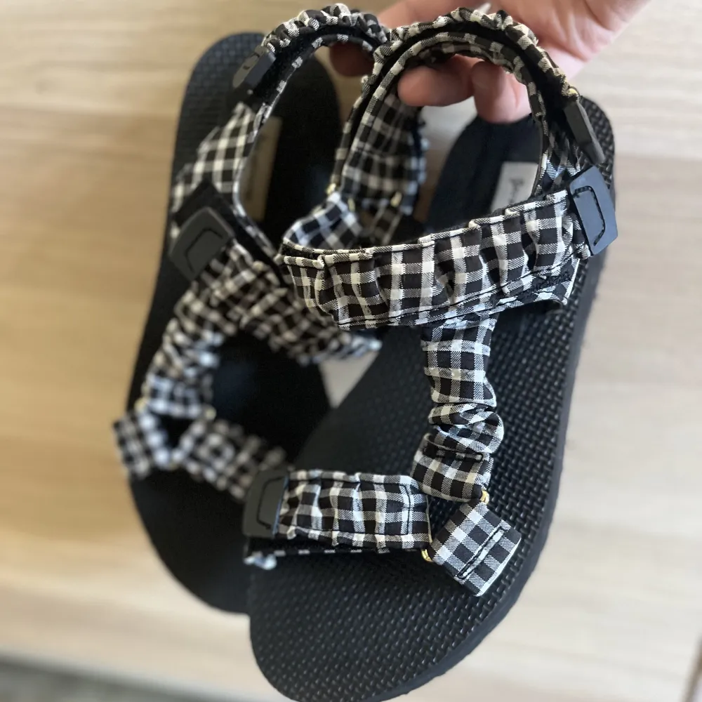 Sandaler från Stradivarius, mycket fint skick endast använda en gång. Skor.