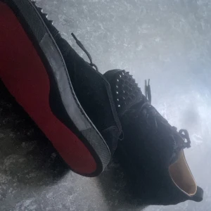Louboutin skor  - Knappt använda. Inga skador. Nyskick storlek 37 