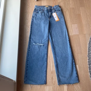 Ginatrickot byxor blåa  - Stl 152 och passar om man är mellan 150-160cm lång. Originalpriset är 349 300kr+ frakt 