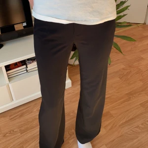 Svarta byxor - Säljer dessa svarta liknande kostymbyxorna❤️‍🩹