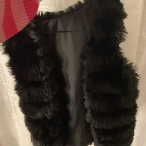 Väst  - Ny, One Size men passar dig som har XS/S