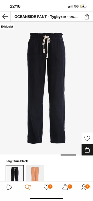 Roxy linnebyxor  - Linne byxorna är i ny skick då de bara är använda en gång, dom är lågmidjade och jag gick up en storlek för att de skulle passa runt rumpan. Midjan går dessutom att shystera med hjälp av snörena!