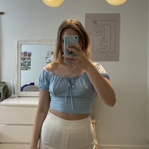 Blå Cinderella Sommrig Topp 🦋 - Supersöt blå sommartopp som ger mig cinderella vibes ✨