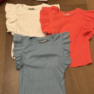 Zara topp - .säljer min korall färgade zara topp. Pris 60 kronor styck.