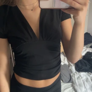 topp - en lite finare topp som bara är använd en gång, köpt på bikbok! 