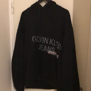 Calvin Clein Hoodie   - Calvin Klein tröja. Storlek XL. 