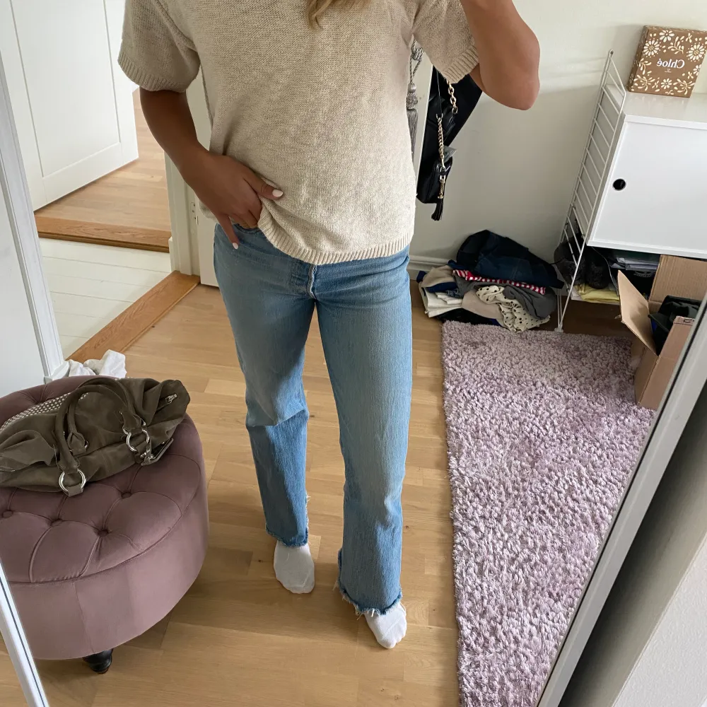 Så fina ljusblå jeans från Levi’s i storlek 24. Passar mig som vanligtvis har storlek 34 i jeans . Jeans & Byxor.