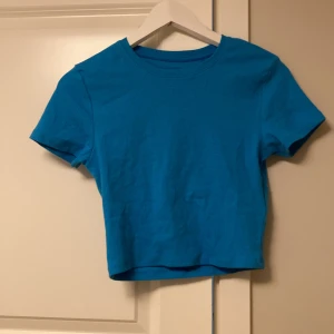 Ribbad T-shirt  - Blå kort T-shirt