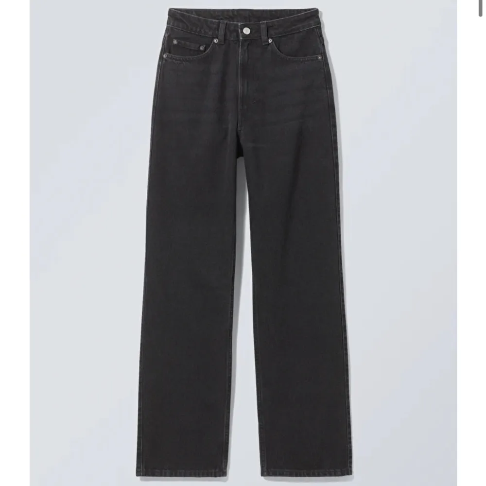 Grå/svarta jeans från weekday. Sparsamt använda. . Jeans & Byxor.