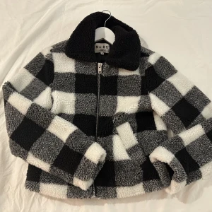 fleecejacka - fleecejacka från NAKD storlek 36