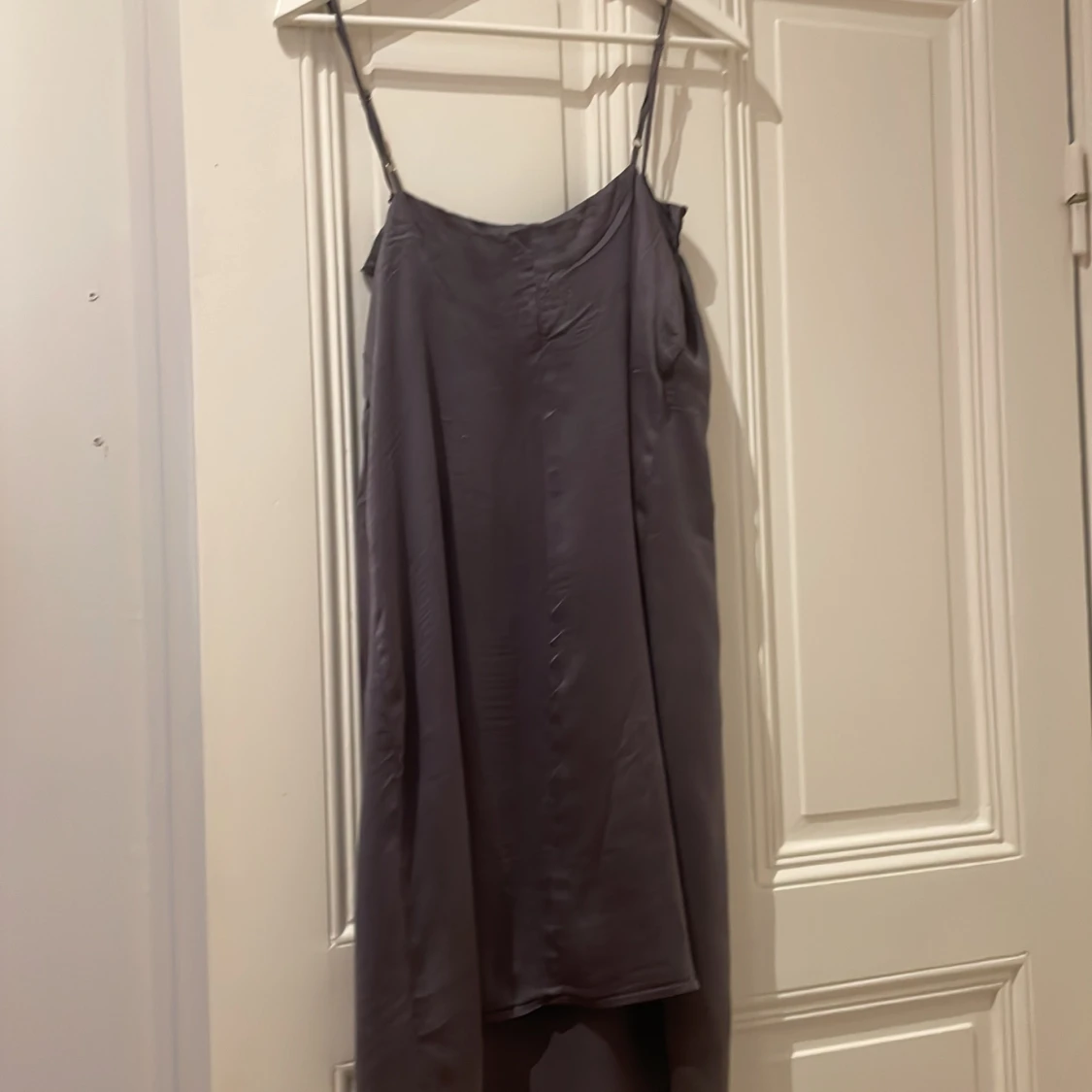 Underklänning i siden, mörkgrå. - 91