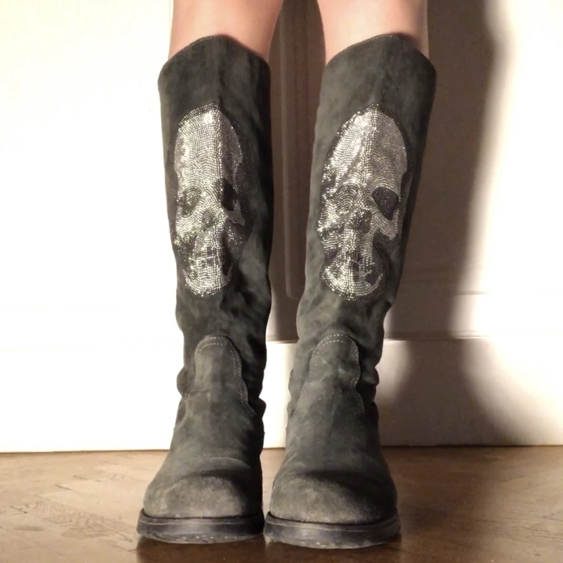 Höga boots med dödskalle design - 90