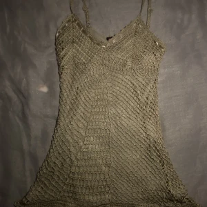 vacker top💞 - Älskar verkligen denna men passar tyvärr inte mig längre🧚🏻‍♀️💞bra kvalite ✅🔆 Står medium på den men det är mer än small😊