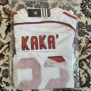 Ac Milan retro - Snygg Milan retro tröja, Kaká. Har i fler storlek, hör av er frågor