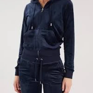 Juicy couture set  - Intressekoll på mitt juicy couture det i färgen navy blue strl. XS