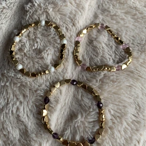 Hjärt armband  - Säljer tre olika pärlarmband, 20kr st 