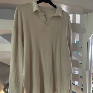 These glory days tröja  - Hej Säljer nu min These glory days tröja som är av färgen beige. Tröjan är i storlek L men passa även M. Hör av er om ni undrar något. MVH Alex