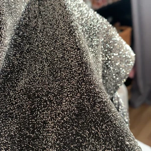 Fest topp - Fin fest tröja att ha på sig när man ska gå och festa. Tröjan är skonskam mot huden och hänns inte alls🌼😊