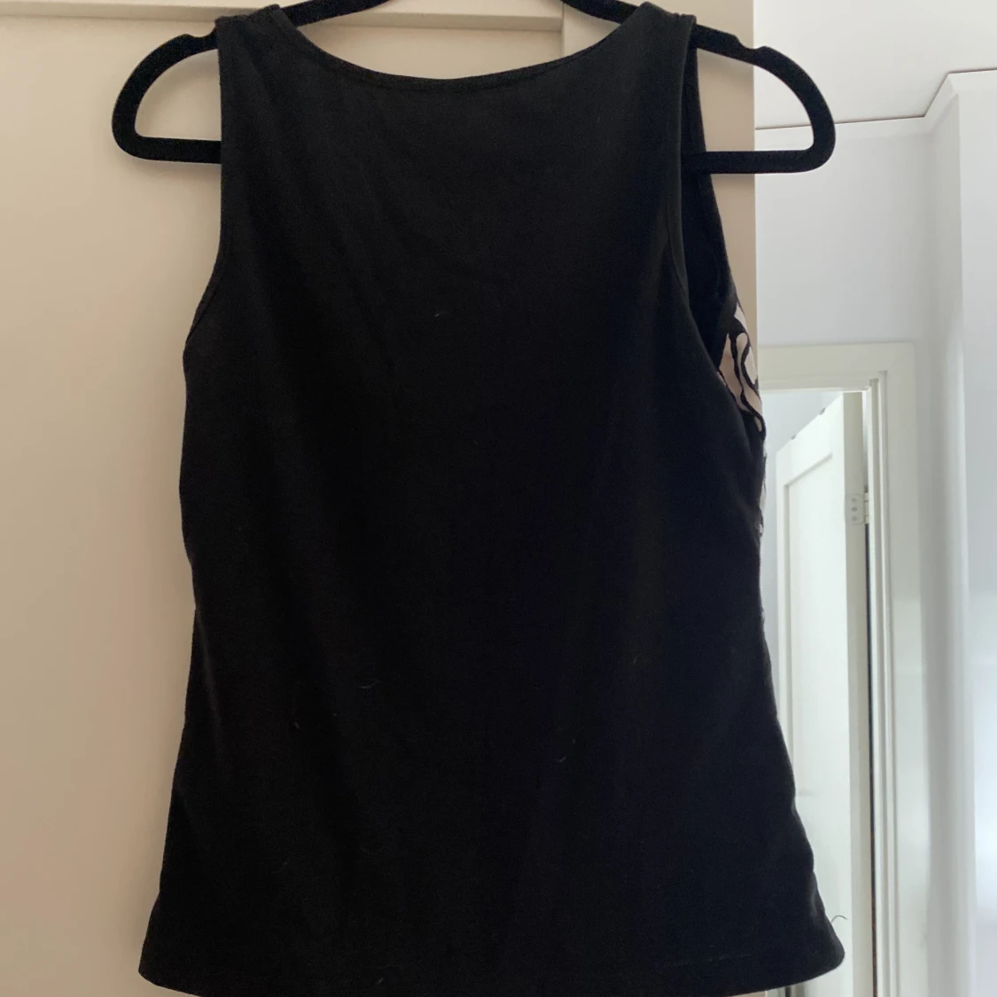 Svart tank top med tryck - 90