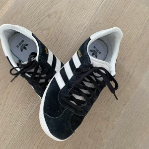 Adidas Gazelle  - Topp skick använda ett fåtal gånger. 