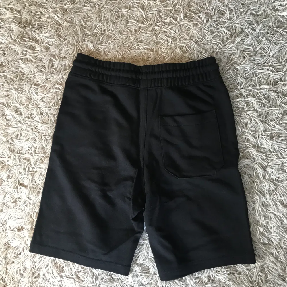 Greatful dead x Hm shorts. Aldrig använda med lappar kvar. Köparen står för frakt💫. Shorts.