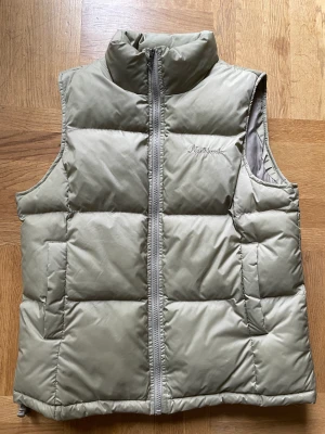 Tjockare väst - Unisex väst passar S-M på män och M-L på kvinnor.