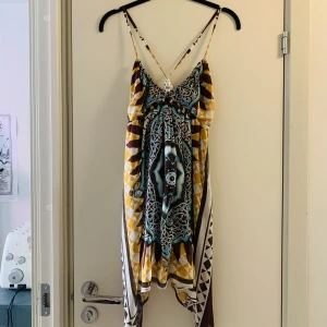 Sommarklänning - Supersnygg sommarklänning, knappt använd 