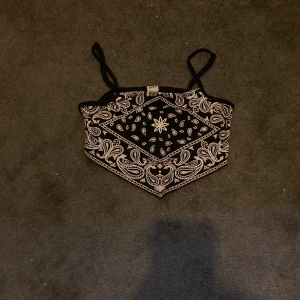 Linne - Spensig Linne med mönster. Jättefint skick. Aldrig använt 