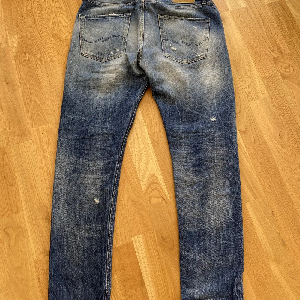 Riktigt snygga jeans från jack and jones, säljs pga för stora. Jeans & Byxor.