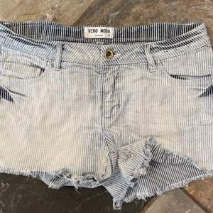 As coola randiga shorts från Vera Moda!!❤️