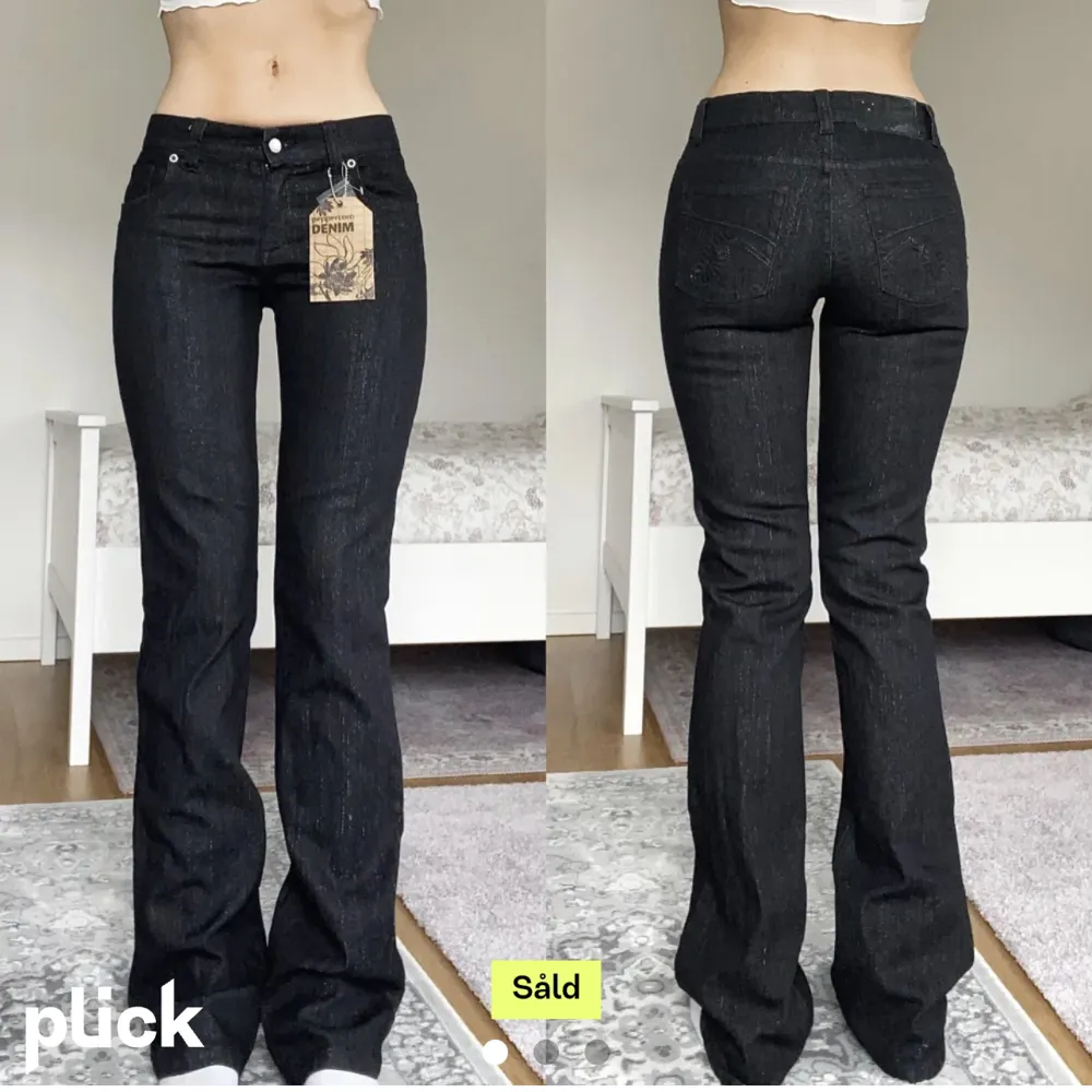 Säljer vidare ett par skit snygga jeans som tyvär inte passade mig midja 73 och innebenslängd 85 byxorna är från peppercorn  går också självklart att diskutera priset ❤️. Jeans & Byxor.
