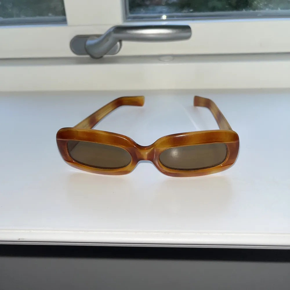 Ett par solglasögon som jag hittade på loppis som inte längre används . Accessoarer.