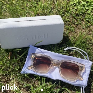 Chimi - Helt oanvända chimi i storlek 04 beige.