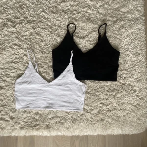 Toppar - Korta toppar från even&odd i stl S  Säljer båda för 60kr+frakt