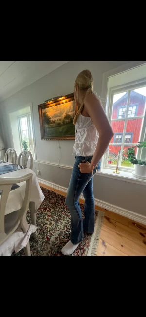 topp - säljer detta vita linnet från hm/divided, superfint till sommaren!!