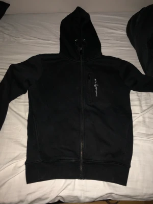 Sail racing bowman Zip - En sail racing tröja jag köpte på pondus i torp förra sommaren väldigt fint skick sparsamt använd 