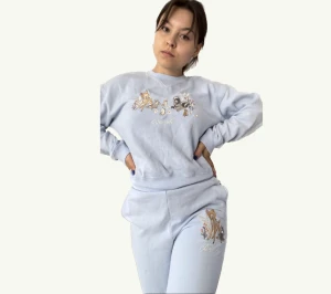 Bambi mjukisset  - Mjukisbyxor & tröja   Disney brodyr   50kr + frakt eller mötas i Uppsala 