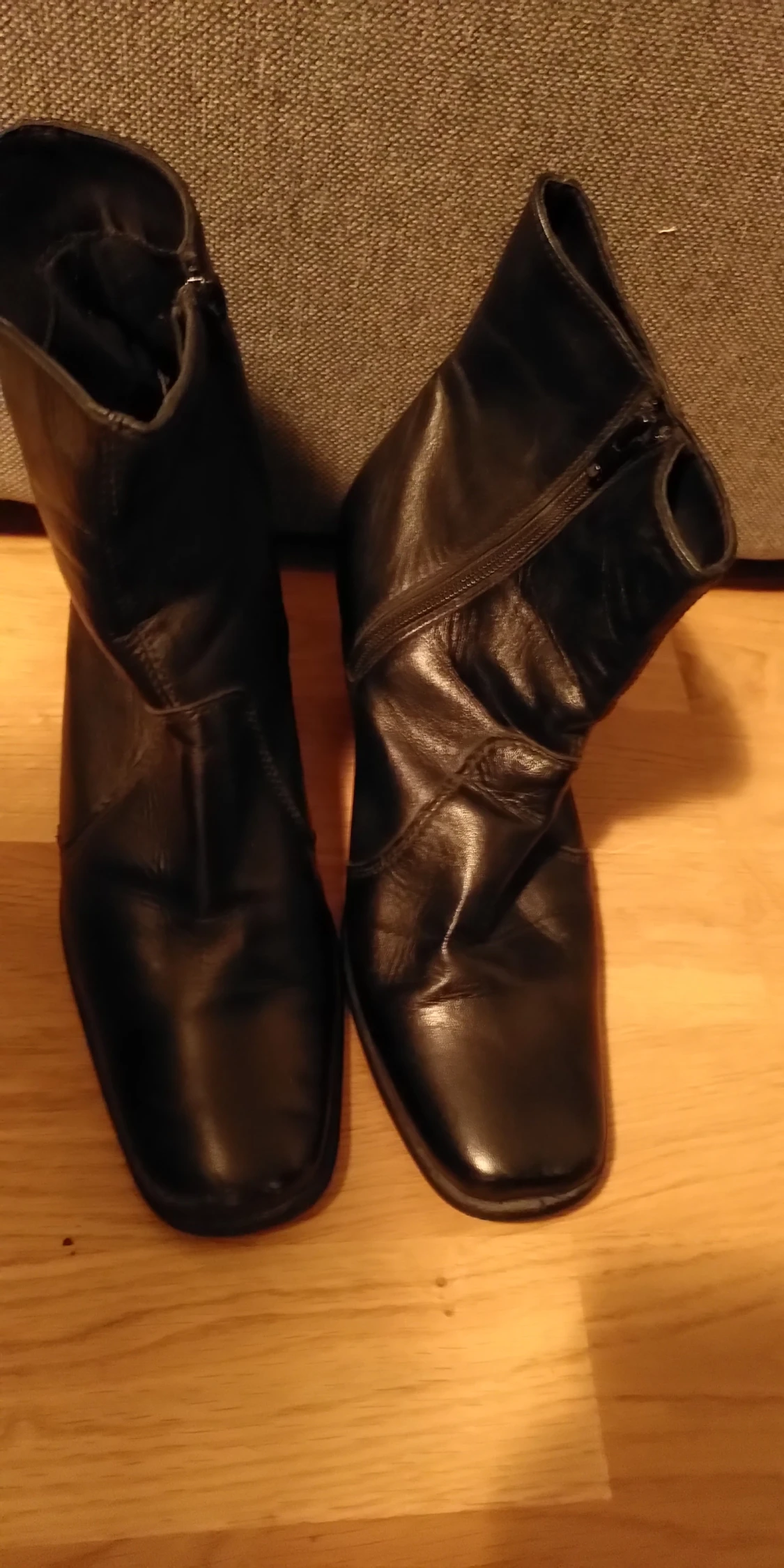 Låga svarta boots lite använda