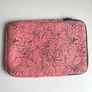 Datorfodral  - Oanvänt datorfodral i måtten 37-26-2 cm (bredd-höjd-djup). 