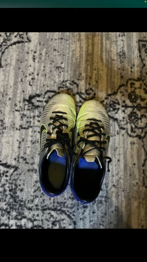 Nike Fotbollskor  - Jätte snygga Nike Mercurliar Vapor skor använda ett tag och är i okej skick